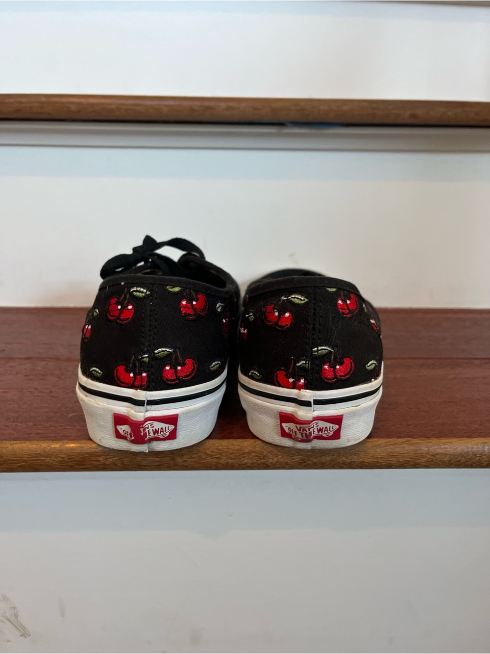 Vans Black Canvas Sneakers Embroidered Red Cherries Size Women 9.5 or Men’s 8 - Picture 7 of 9